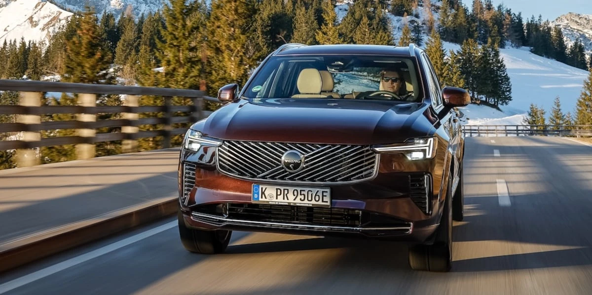 Mit dem neuen XC90 surft Volvo zwischen Elektro- und Verbrenner-Welt