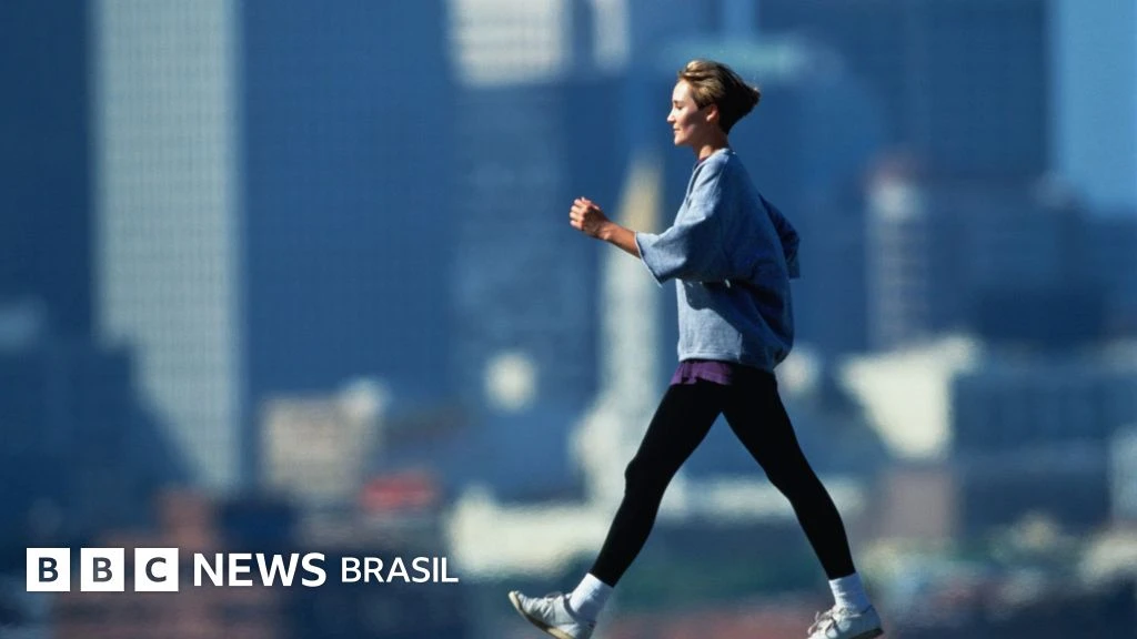 O que é a 'caminhada japonesa' - e ela realmente traz benefícios à saúde?