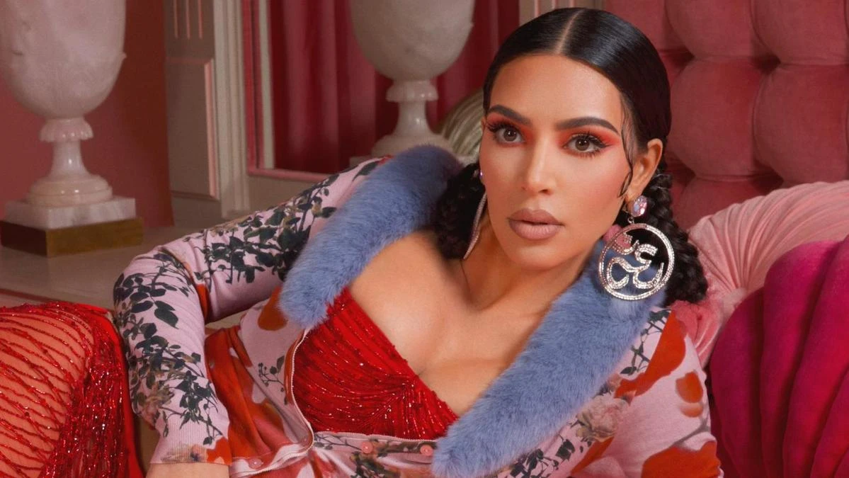 Why THIS picture has infuriated Kim’s fans