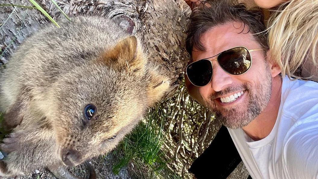 Loved-up Bachelor pair hit Rotto for quokka selfie