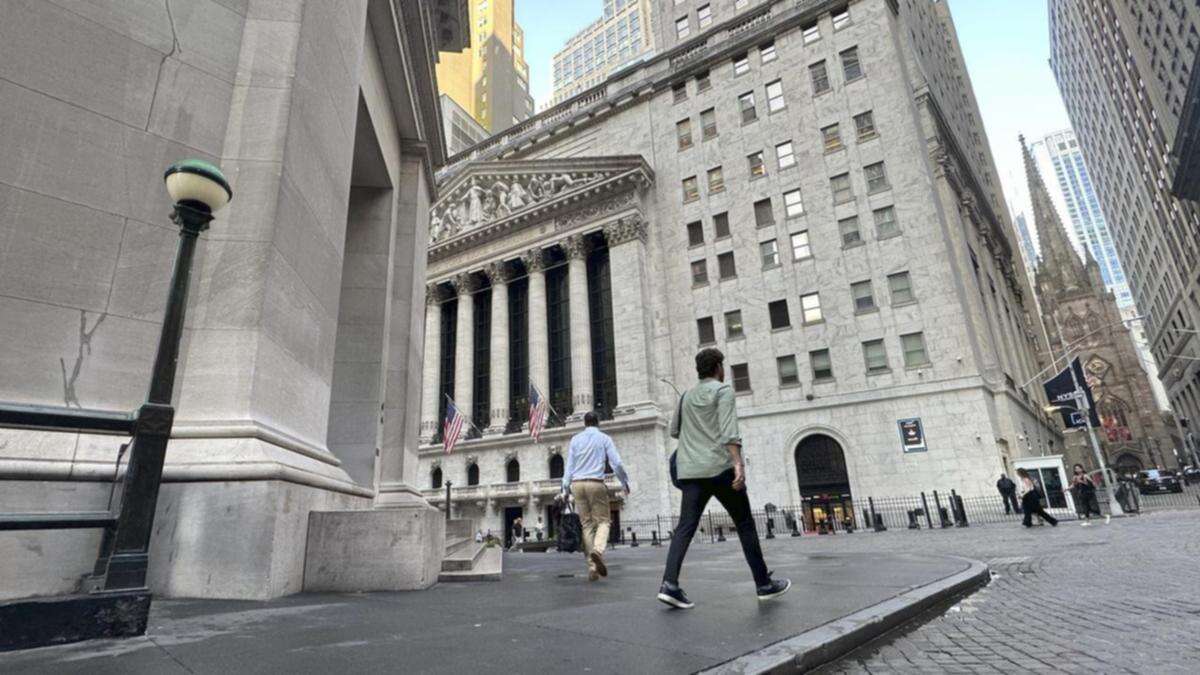 Wall St advances on soft landing optimism