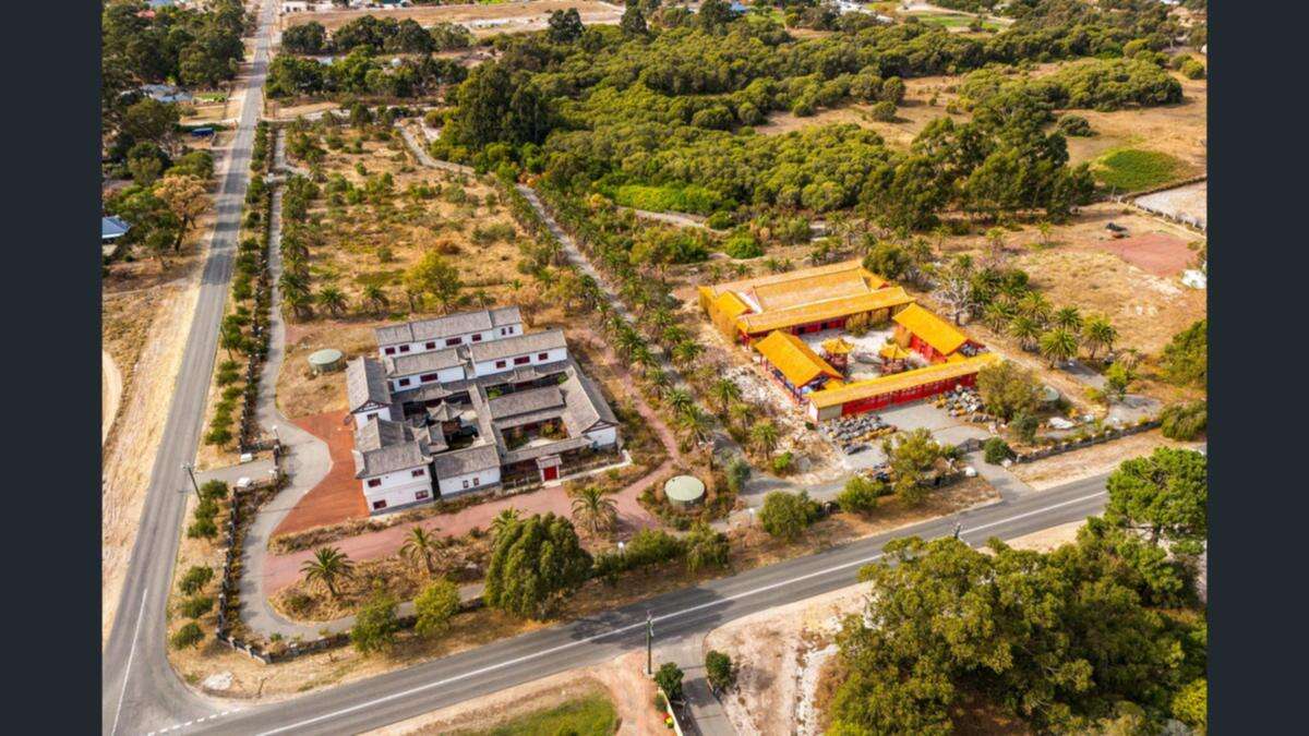 Chinese owner sells pair of Perth mansions at staggeringly low price