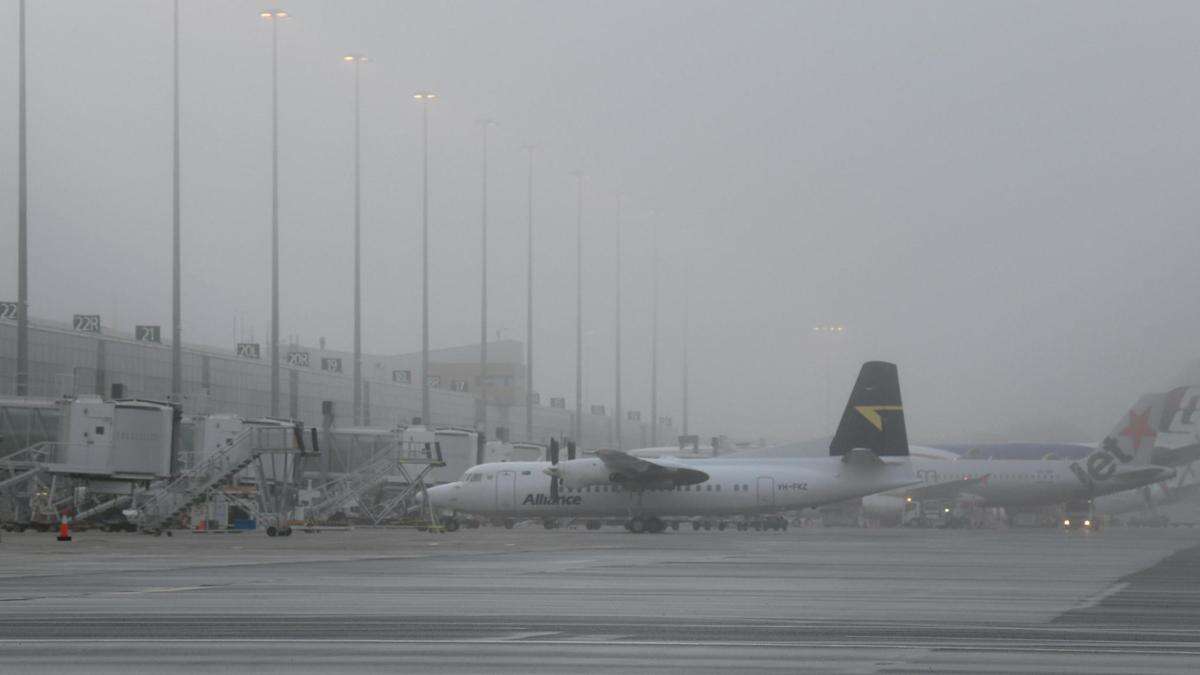 Fog sparks delays at major airport