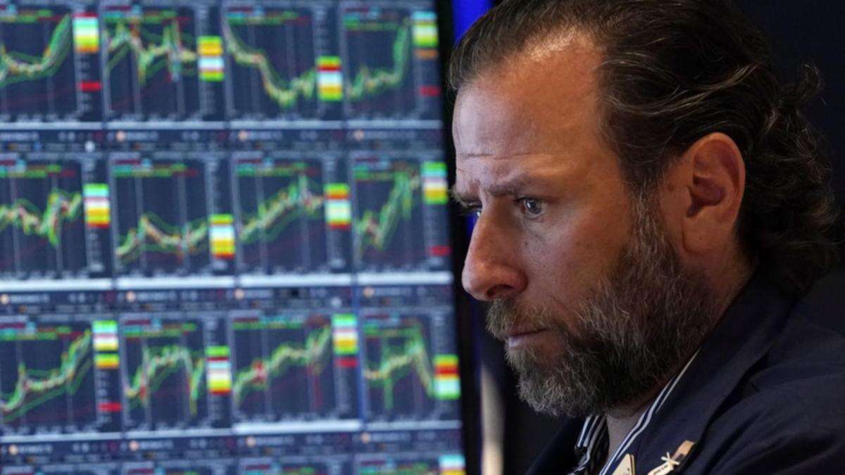 Wall Street falls after weak US jobs report