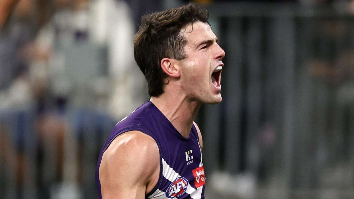 liveFollow live: Top two spot up for grabs for in-form Freo