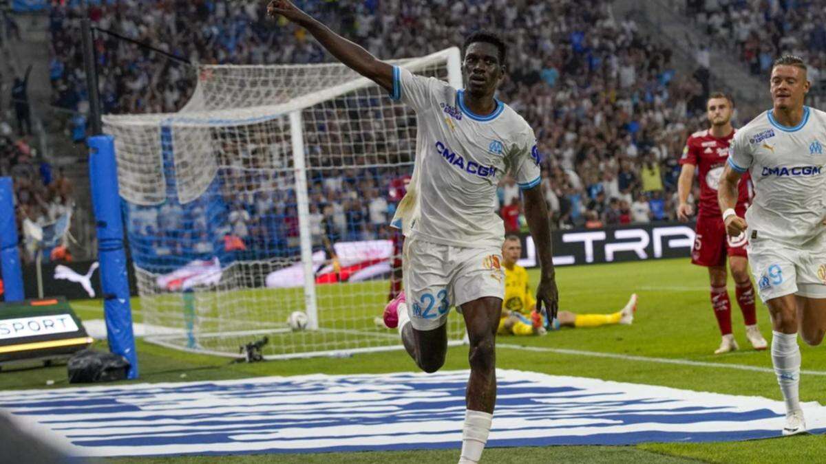 Crystal Palace swoop for striker Sarr from Marseille