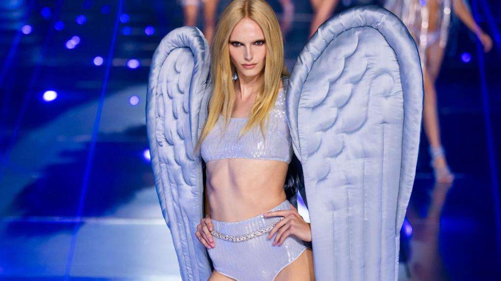 Alex Consani didn't feel 'pressure' during Victoria's Secret Fashion Show