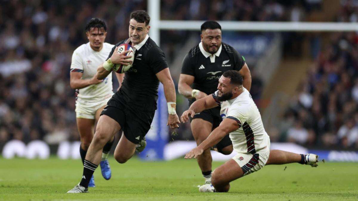 All Blacks escape with win as England miss late chances