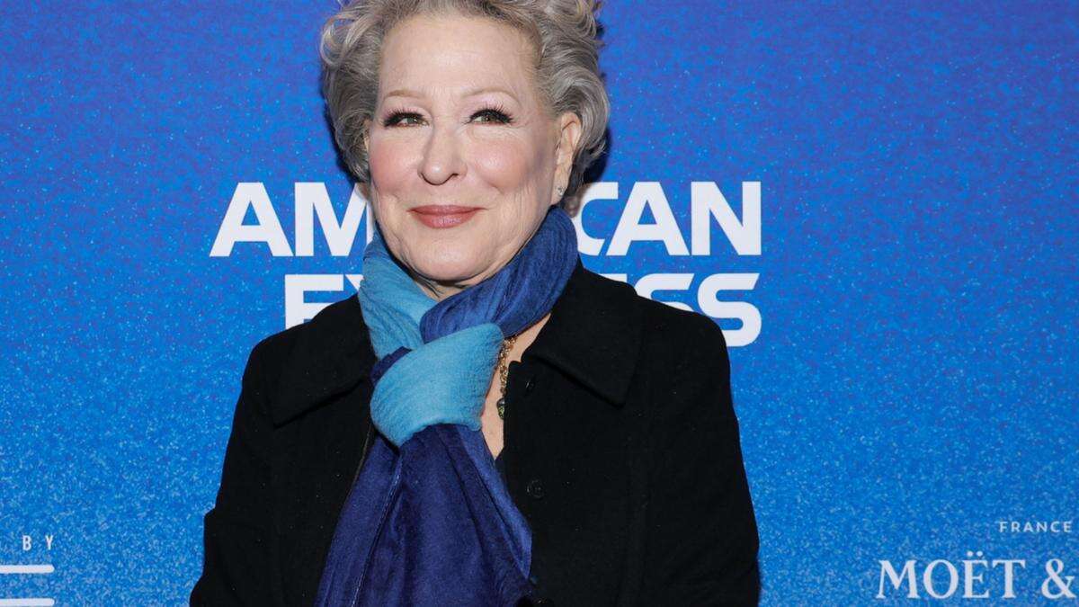 Bette Midler: The White House is adorned by a downright moron