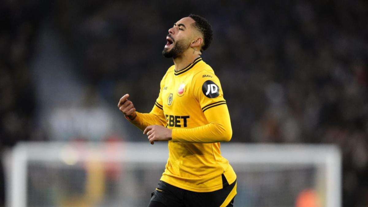 Wolves climb off the bottom of EPL with first victory