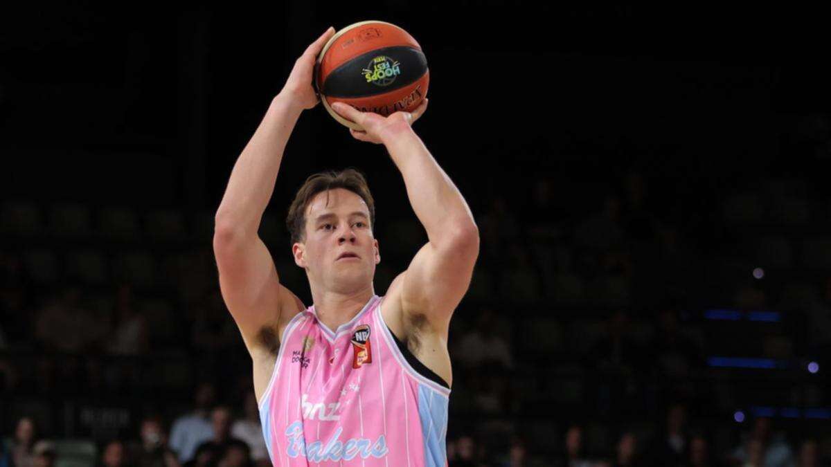 Breakers bludgeon Melbourne in NBL blowout