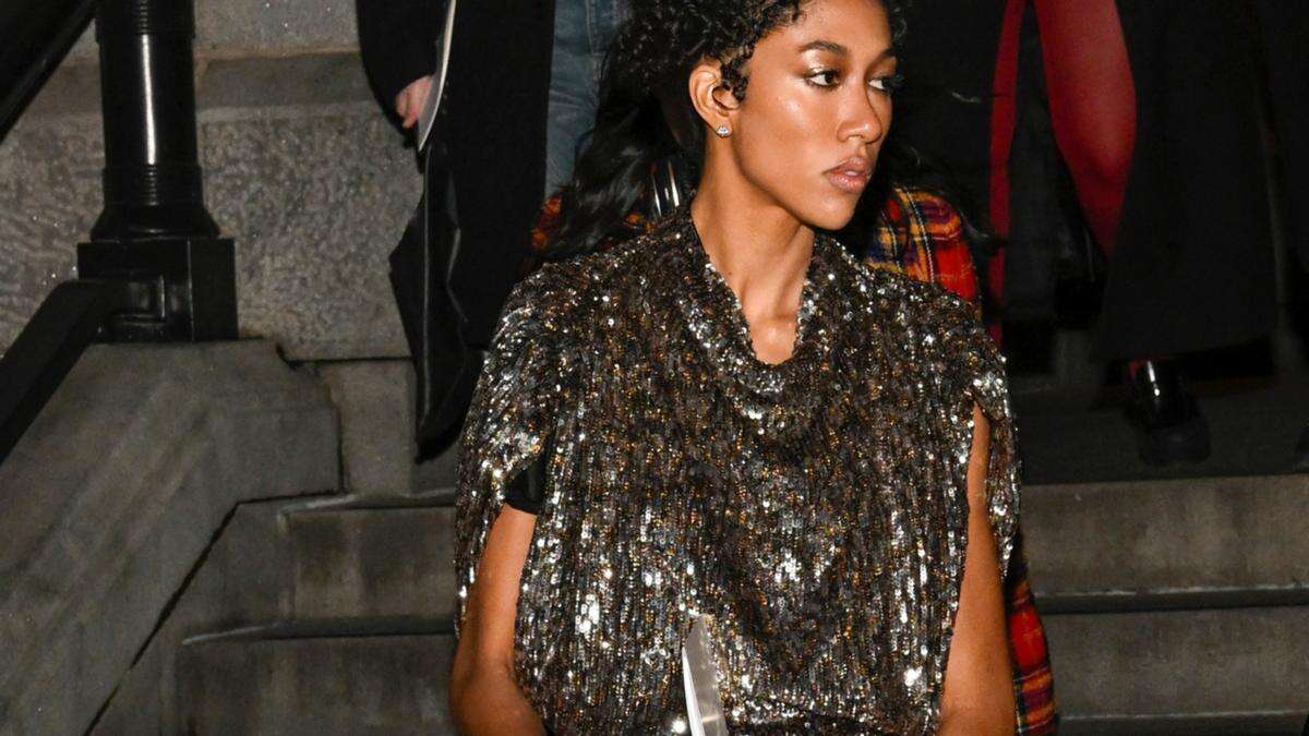 Aoki Lee Simmons vows to quit modelling