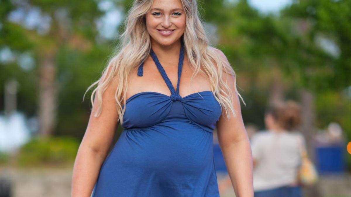 Iskra Lawrence has given birth