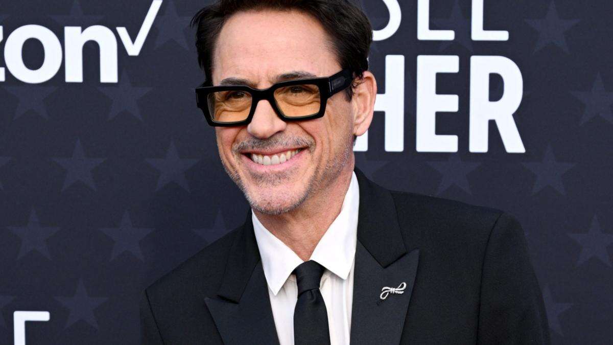 Robert Downey Jr hails friend Johnny Depp as 'an artist through and through'