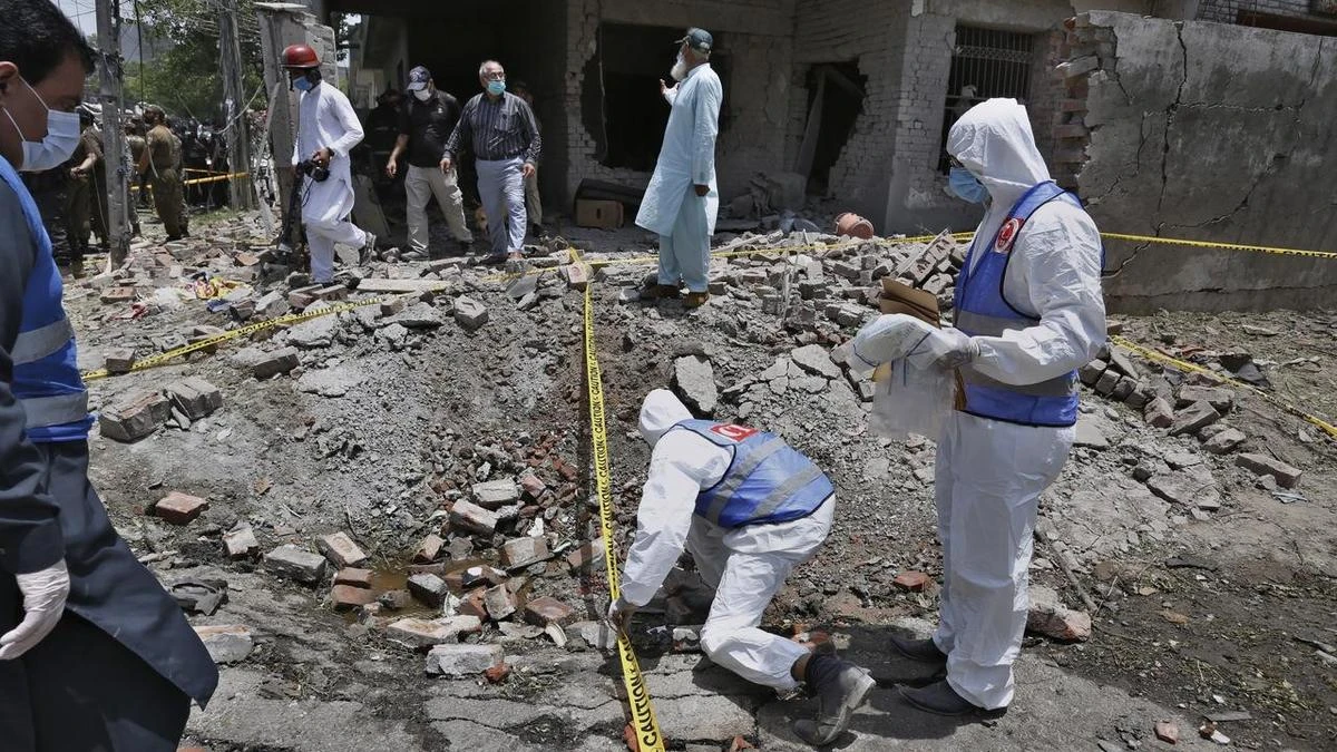 Deadly blast near Pakistan militant's home