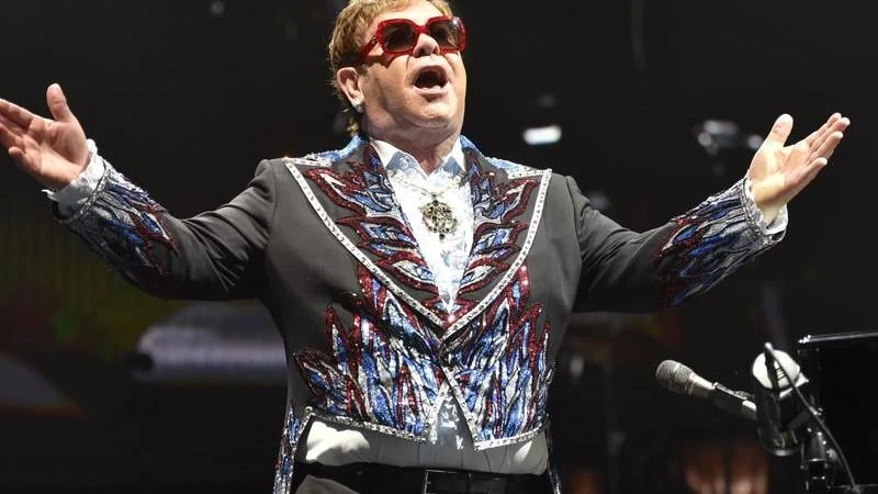 Elton John adds dates to final world tour