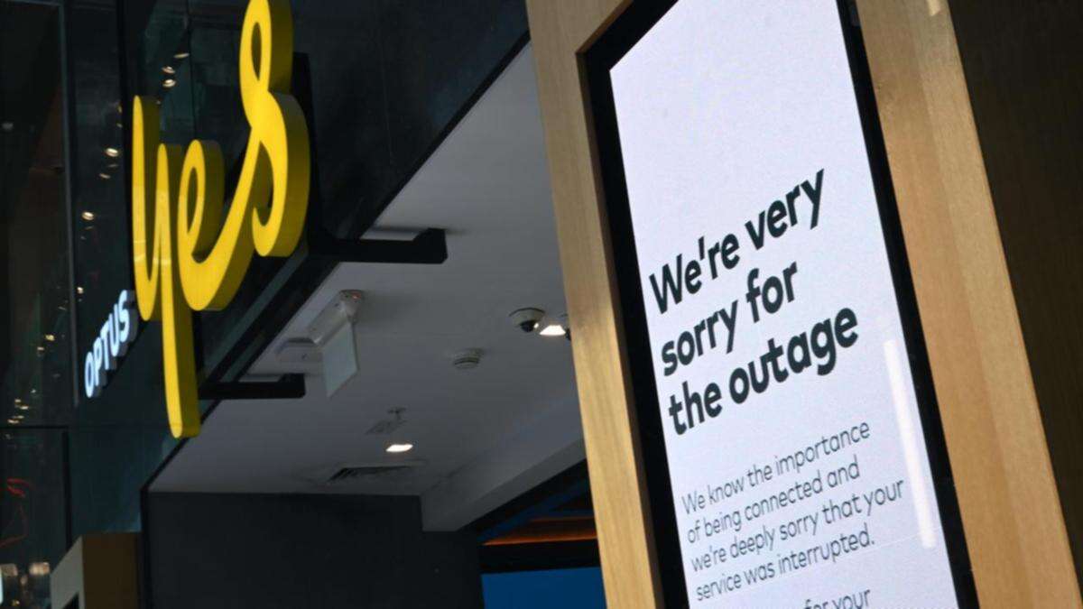 Hold the phone, committee hits Optus over major outage