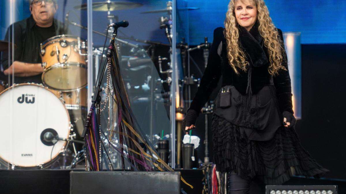 Stevie Nicks wrote The Lighthouse after Roe v. Wade ruling