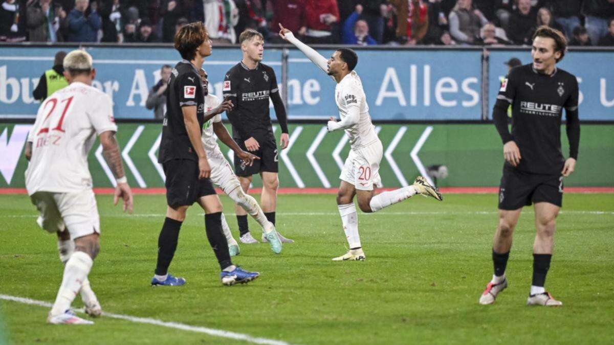 Augsburg beat Gladbach 2-1 for second win of season