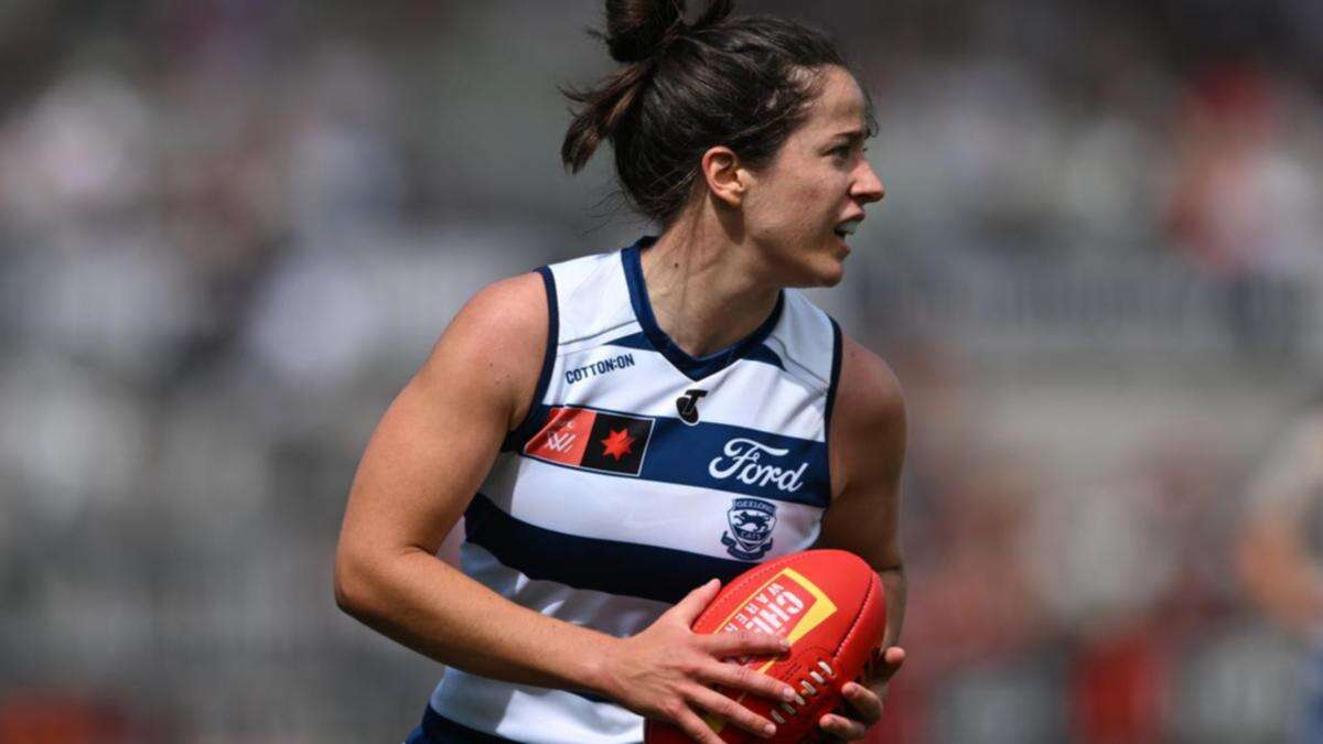 Cats hold off Swans to keep AFLW finals hopes alive