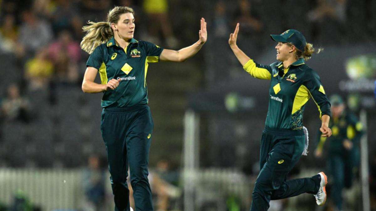 Bowlers spare Australian blushes in pre-World Cup win