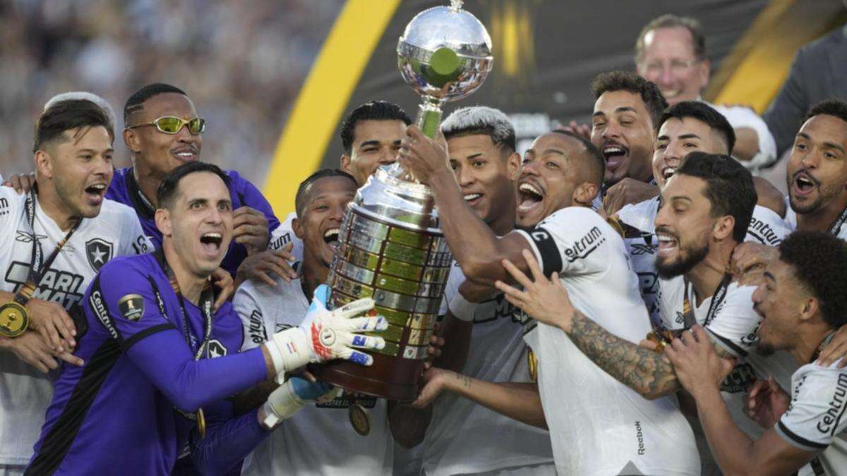 10-man Botafogo win first Copa Libertadores title