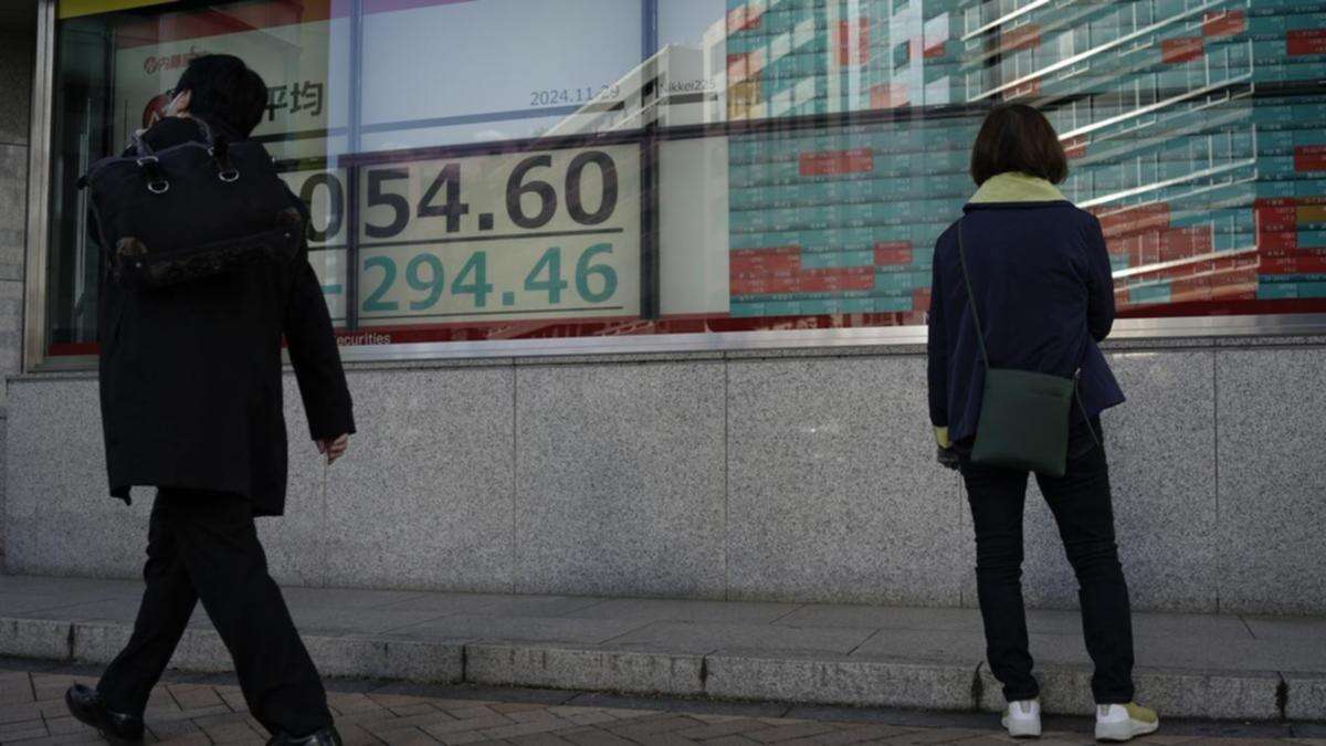 Asia stocks climb on Wall St lead, yuan and euro sag