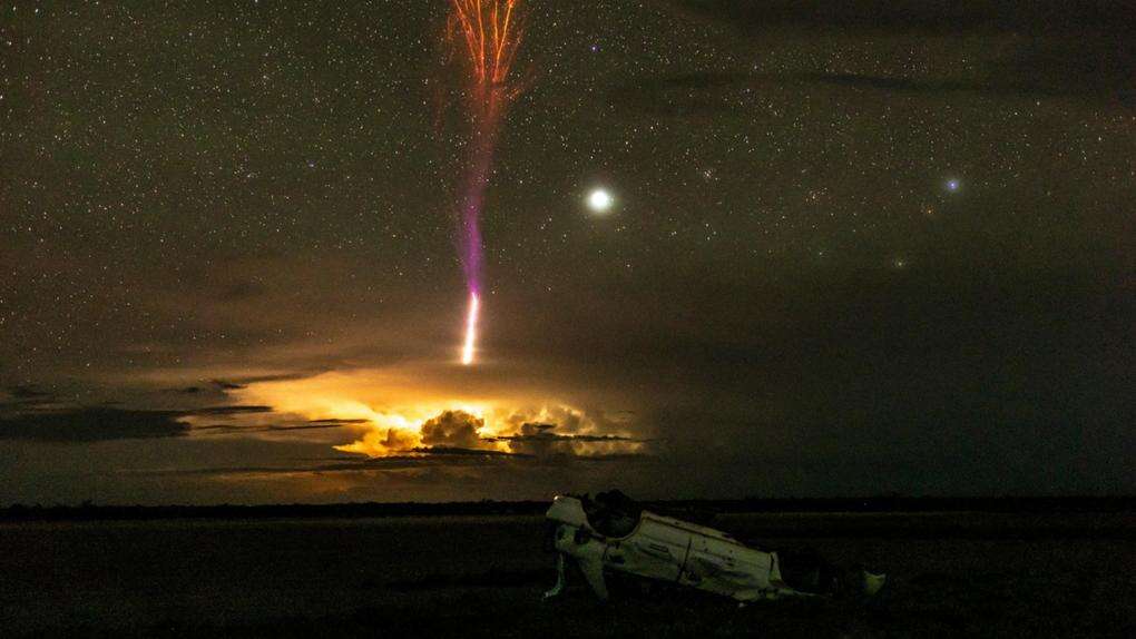 Stunning photo of rare weather phenomena in WA outback