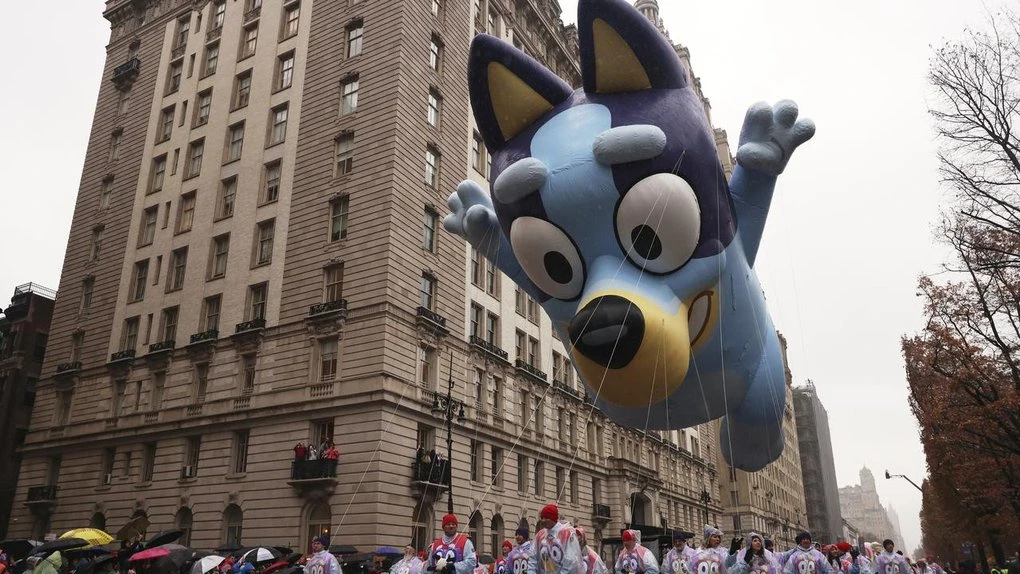 NYC Thanksgiving parade not marred by rain, protests