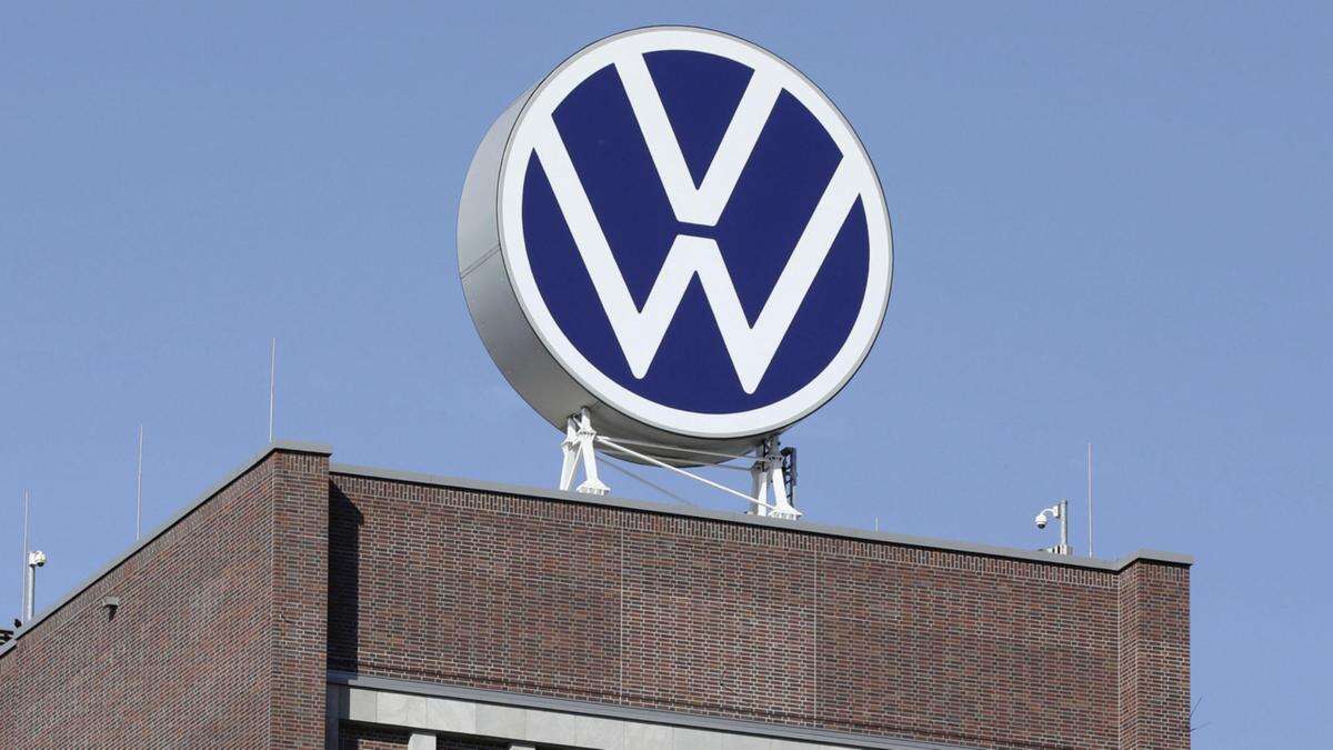 Volkswagen strikes begin as rifts between workers and management worsen