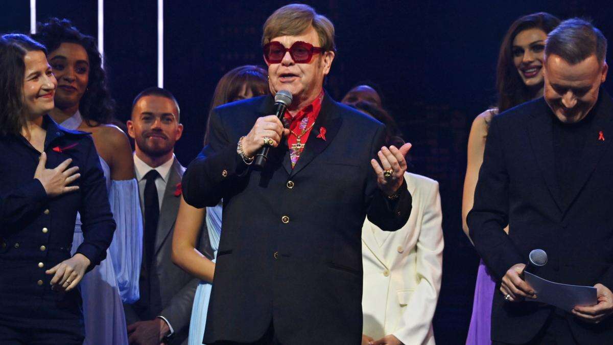 Elton John's close friends are 'seriously concerned' about his health as he battles sight loss