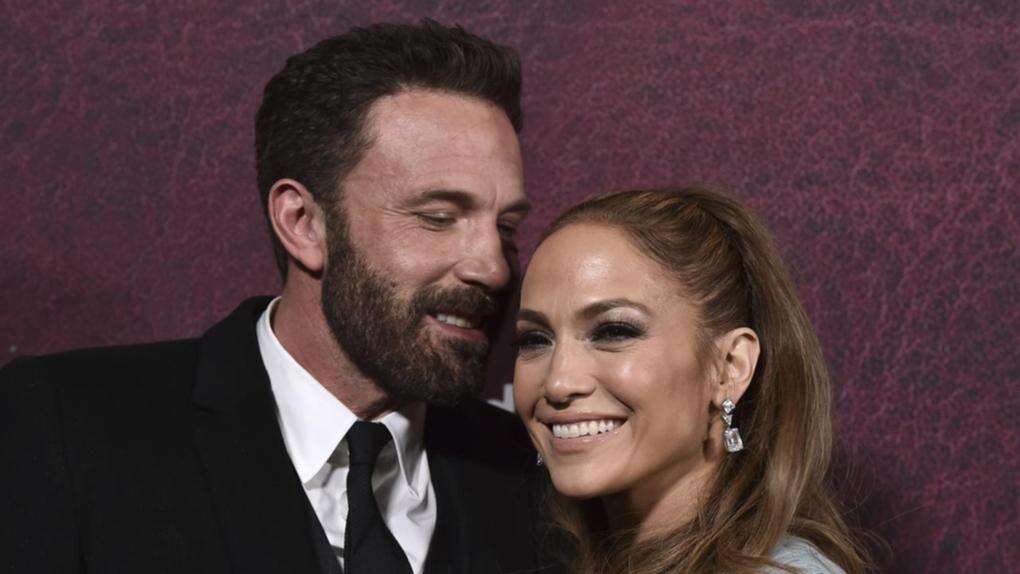 Lopez-Affleck seek divorce settlement court approval