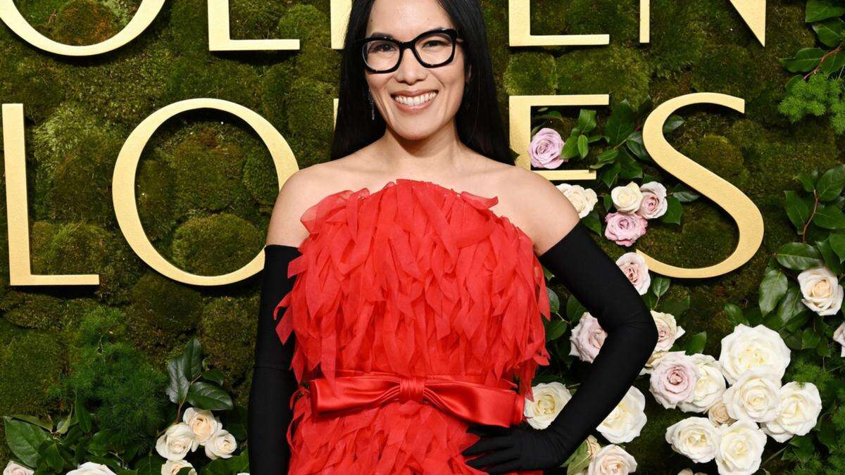 Ali Wong needed curling iron for her Golden Globes dress