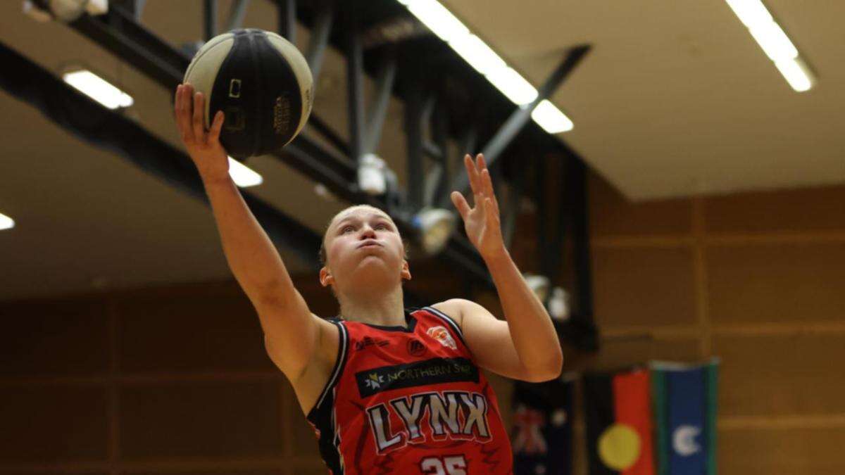 Lynx, Spirit win as race for WNBL top spot heats up