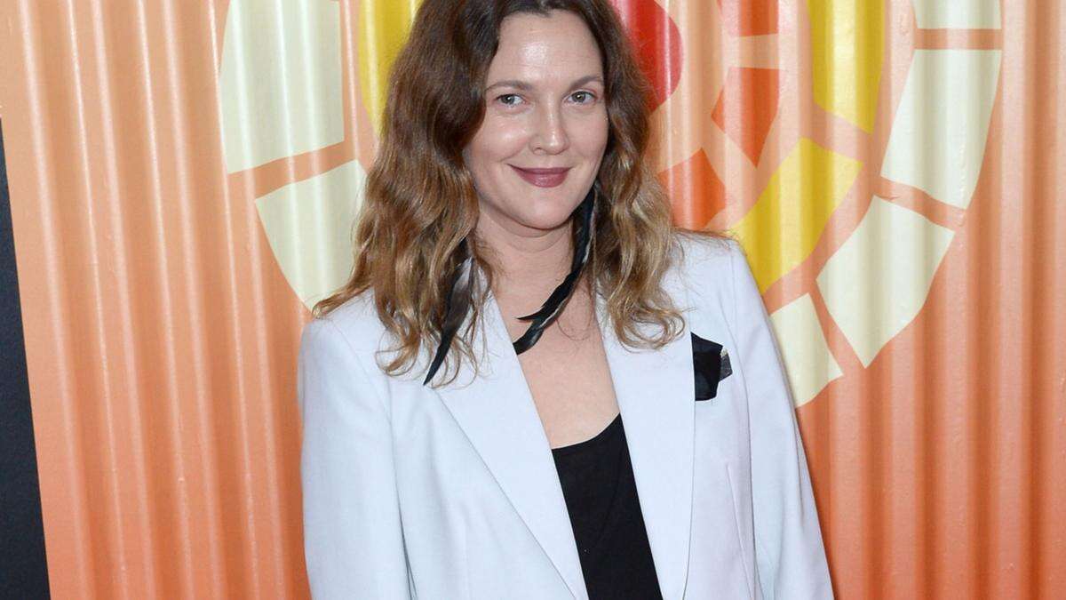 Female friendship makes it easier to cope with heartbreak, says Drew Barrymore