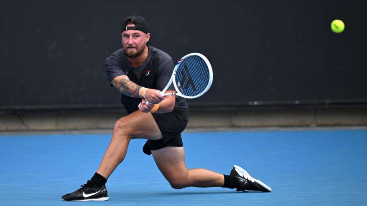 Rain halts play on outside courts at Australian Open