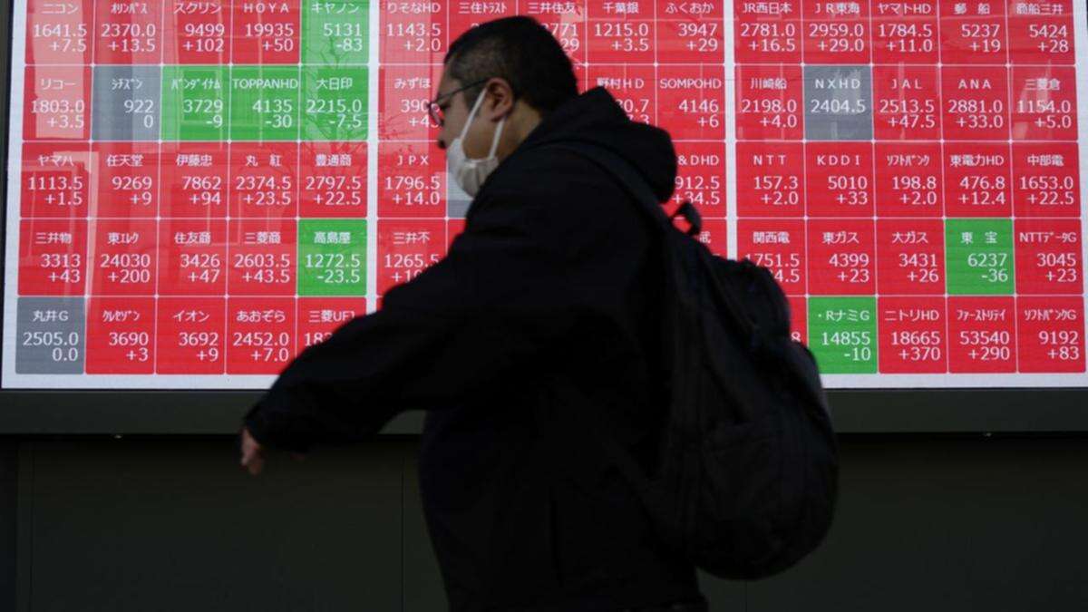 Stocks wobble before US jobs data, bonds in spotlight