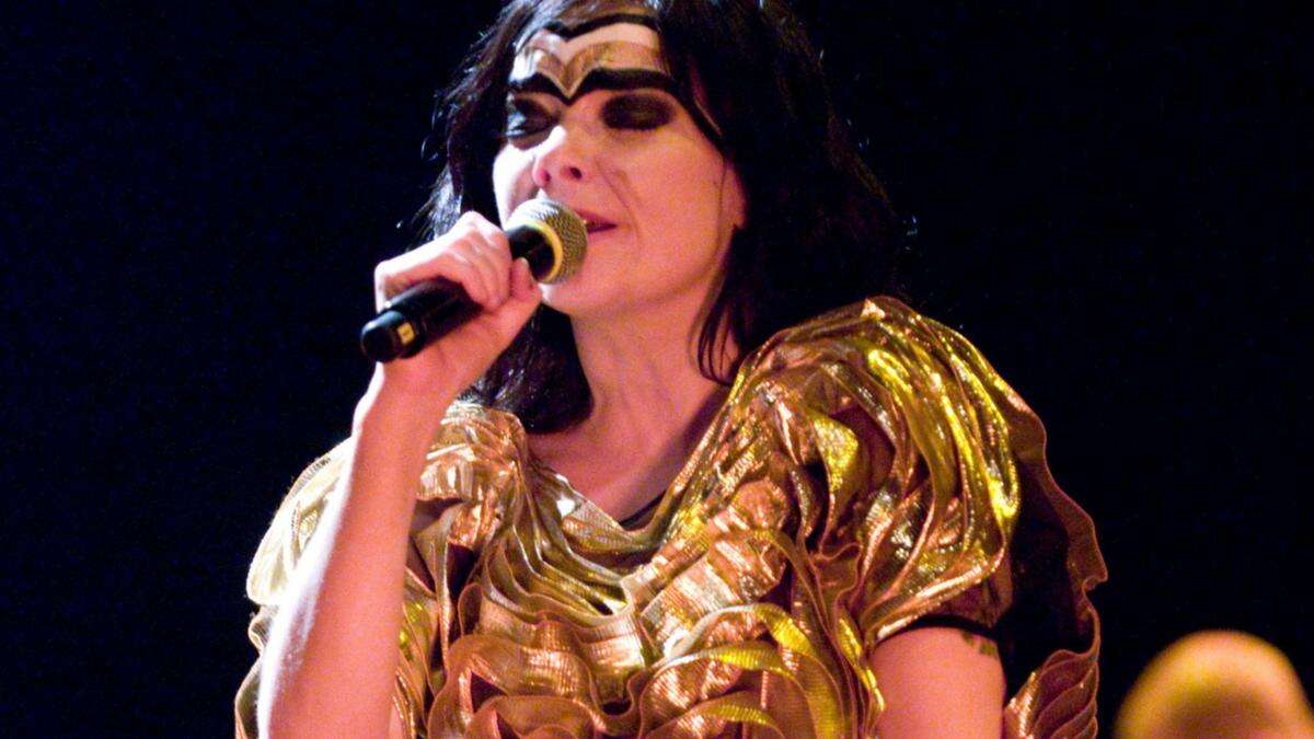 Björk's 'flexible' touring schedule means she can 'actually have a life'