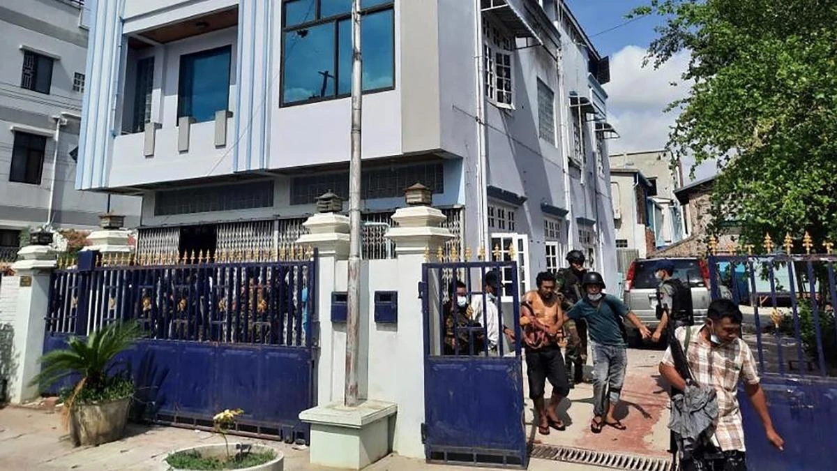Militia clashes with Myanmar army in city