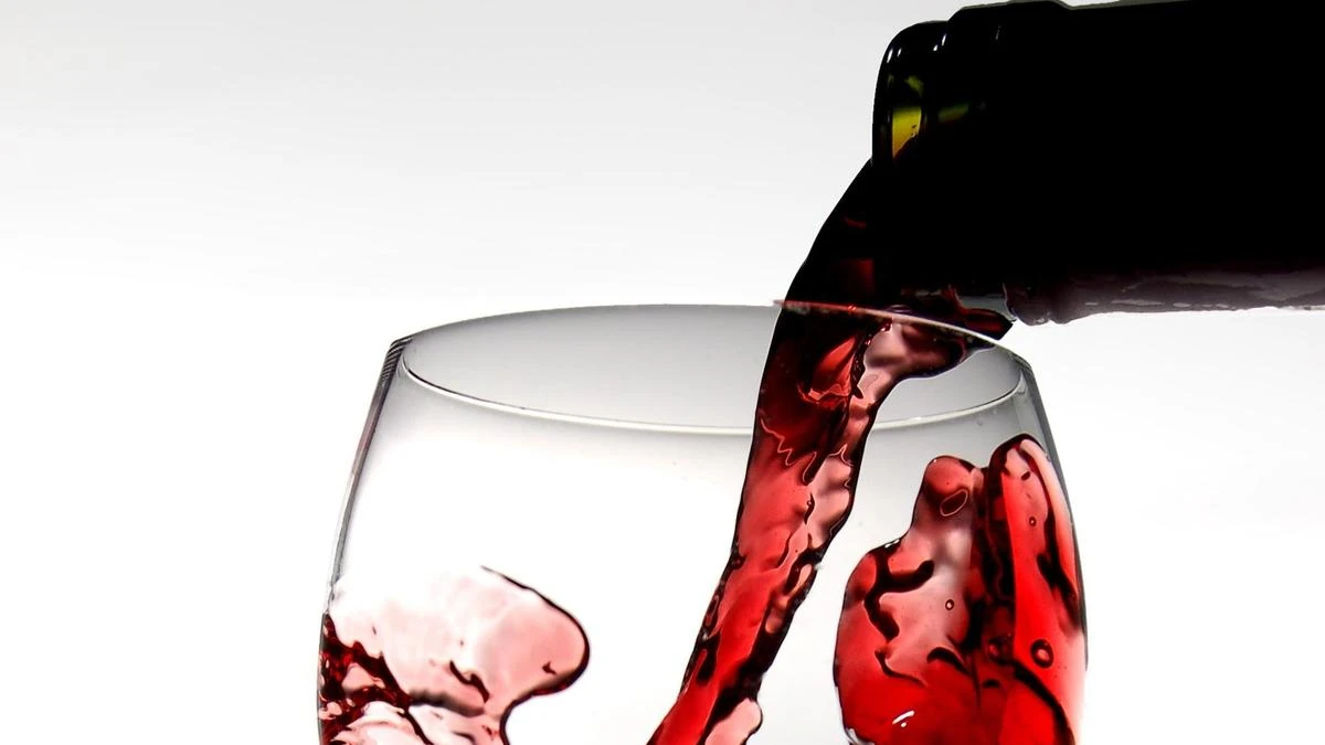 Wine recall over glass fragment fears