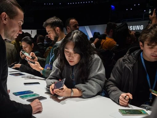 How to make your phone work smarter using AI features