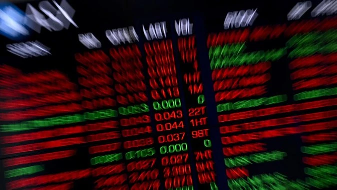 Banks snap losing streak but market remains weak