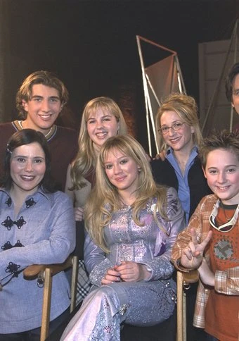 Lizzie McGuire star reveals parents 'worked in a bar' during Disney Channel fame