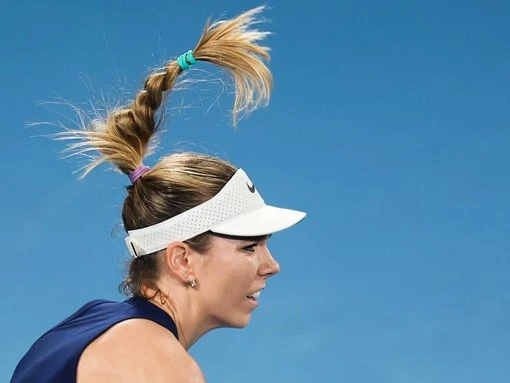 De Minaur backs fiancee over abusive social media