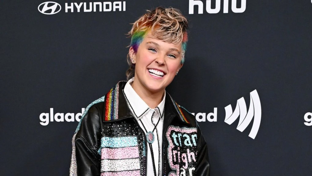 JoJo Siwa is in the 'right position' with Chris Hughes