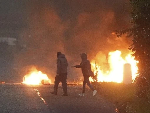 Police attacked as Northern Irish violence spreads