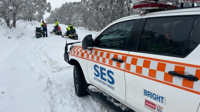 SES rescues more than 20 people stuck in their cars following heavy snow