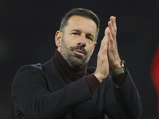 Van Nistelrooy out as coach of relegated Leicester