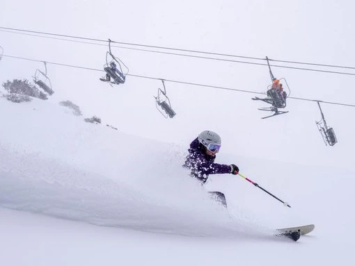 Skiers hail 'fair dinkum snowstorm' as states shiver