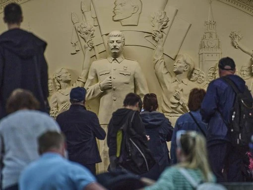 Moscow blocks protest against restored Stalin monument